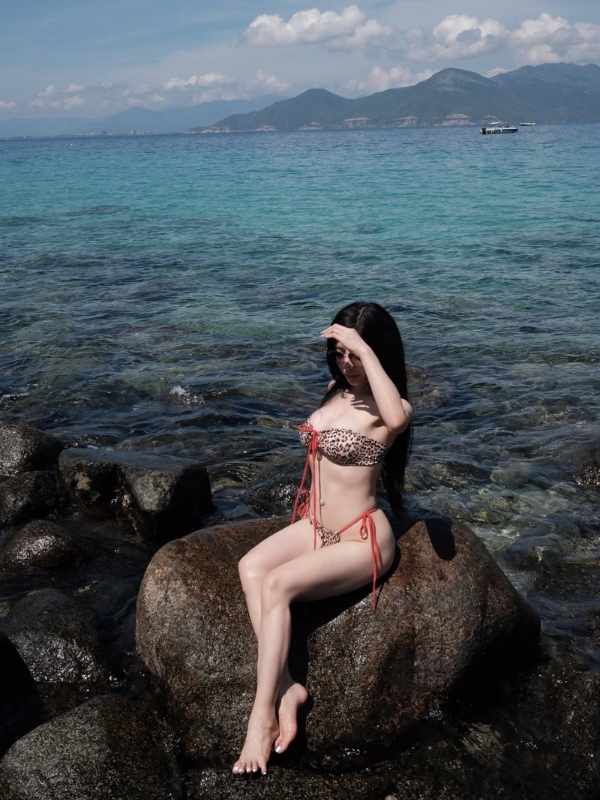 Nổi bật trên ghềnh đá xanh biếc