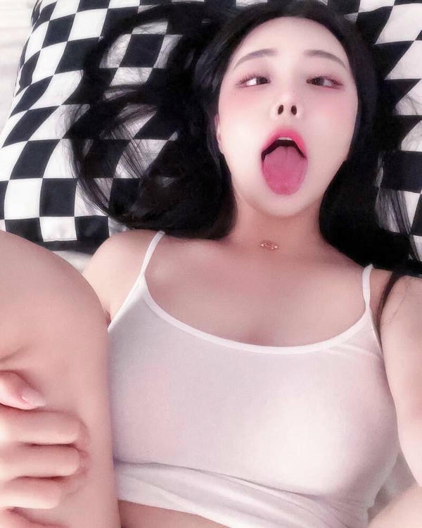 ảnh sex gái lè lưỡi