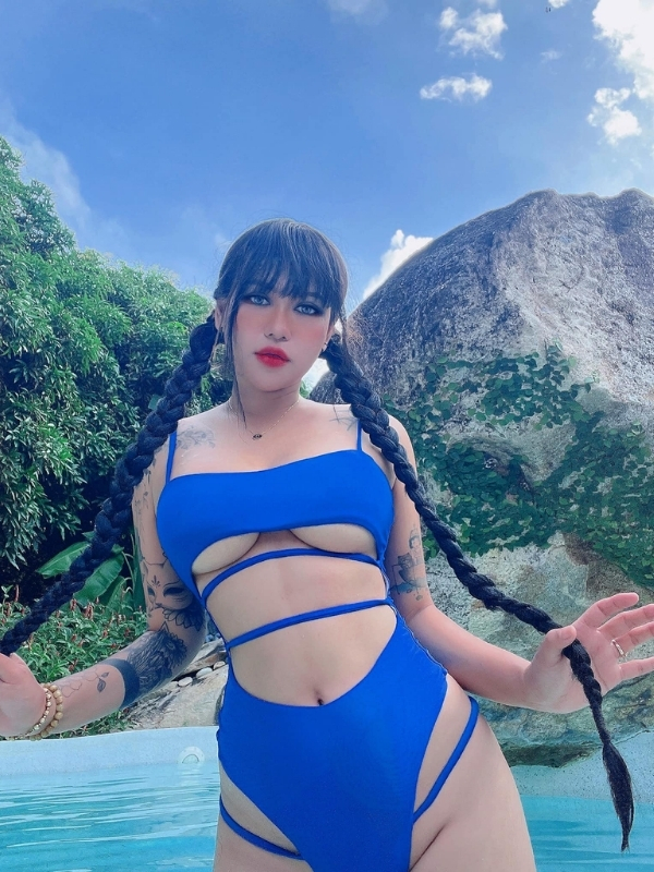 Ảnh Suzie Nguyễn bikini sexy hút mọi ánh nhìn.