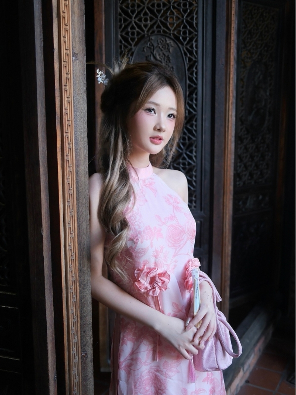 Nét đẹp mộng mơ với váy hồng dịu