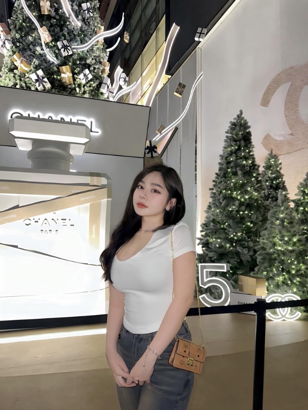 Vẻ đẹp thanh lịch, tỏa sáng dịu dàng.