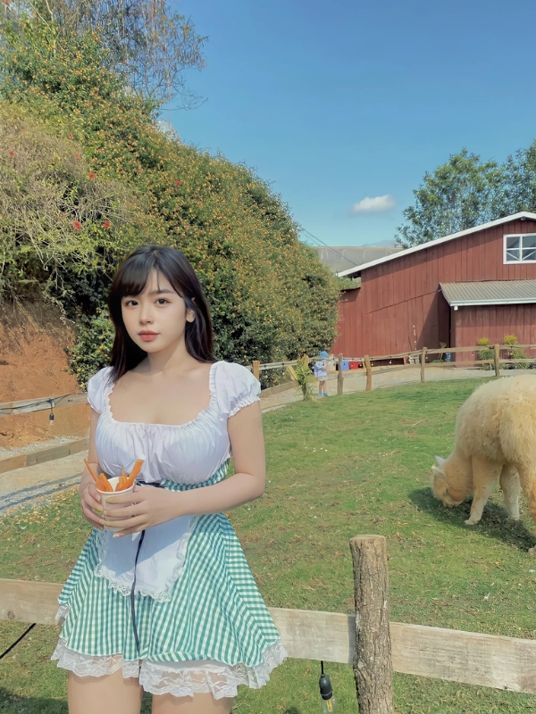 Dáng vẻ ngọt ngào, duyên dáng ngoài trời.