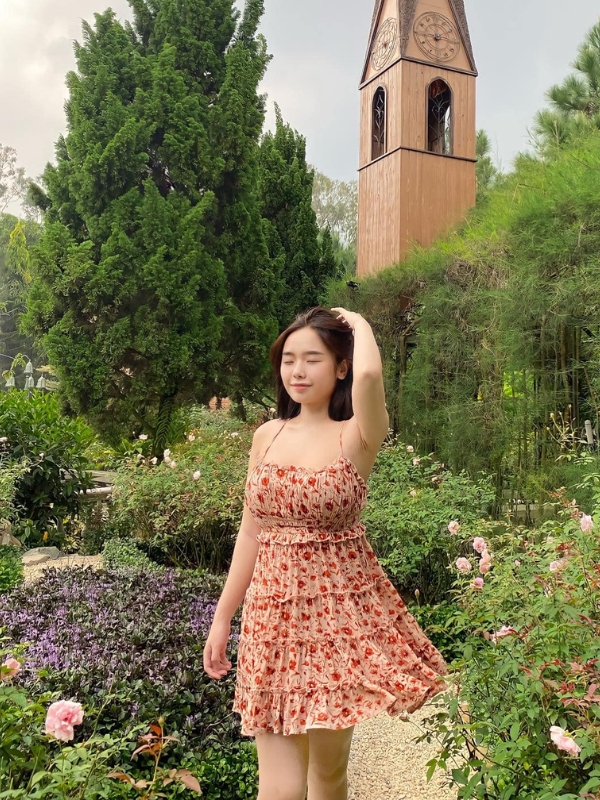 Nét đẹp nhẹ nhàng, váy hoa cuốn hút.