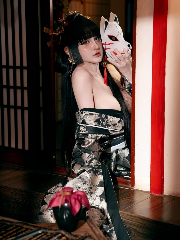 Quyến rũ với ánh nhìn sắc sảo