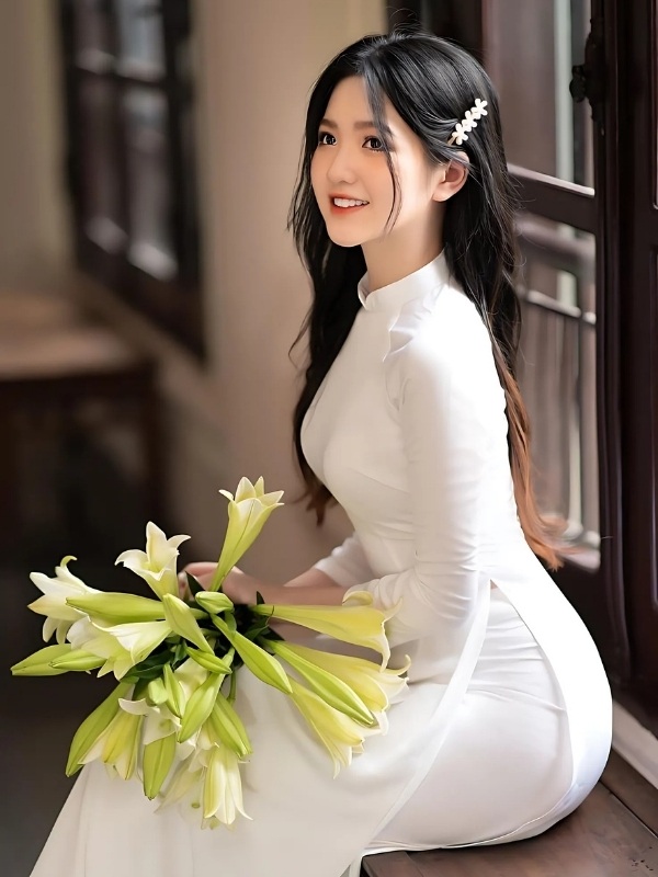 Gái xinh áo dài mông to bên bó lay ơn