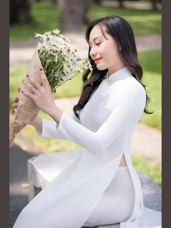 Dịu dàng áo dài mông to và hoa baby