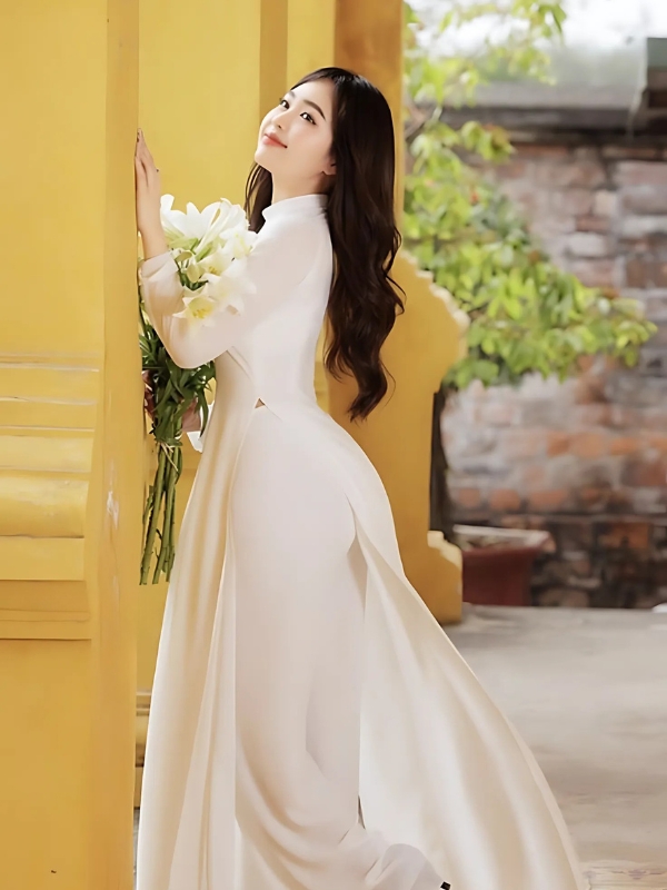 Vũ đạo cùng tà áo dài mông cong