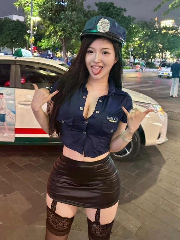 Nụ cười rạng rỡ, phong cách đầy tự tin