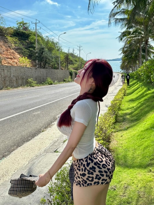 Vóc dáng cân đối, thần thái cuốn hút