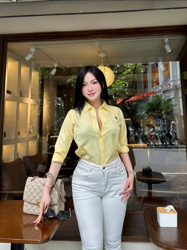 Vóc dáng thon gọn, ánh nhìn gợi cảm