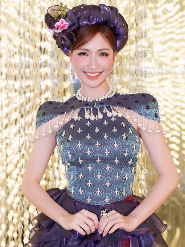 Hình ảnh Hòa Minzy trẻ trung và đầy tự tin