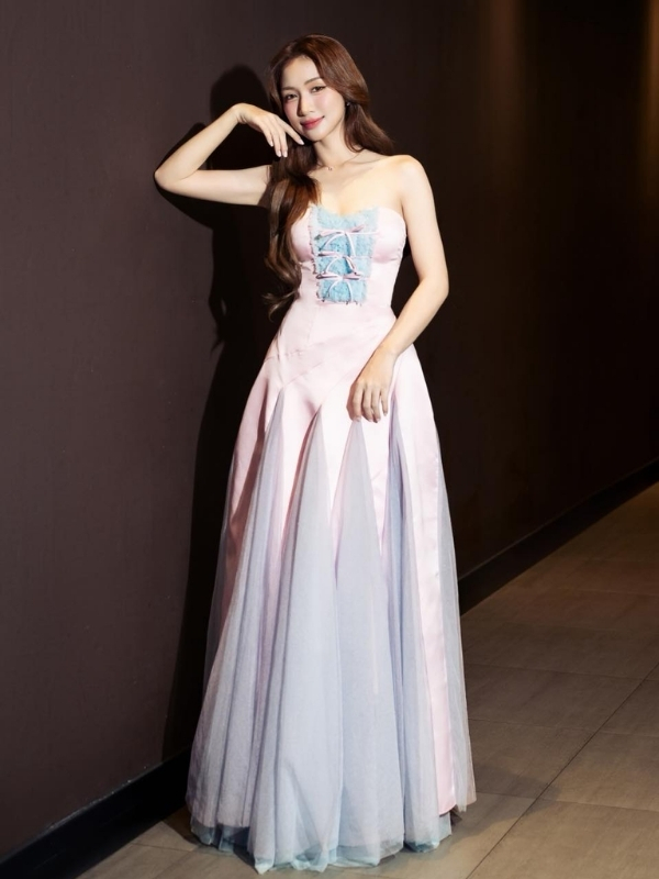 Ca sĩ Hòa Minzy ngọt ngào với phong cách dịu dàng