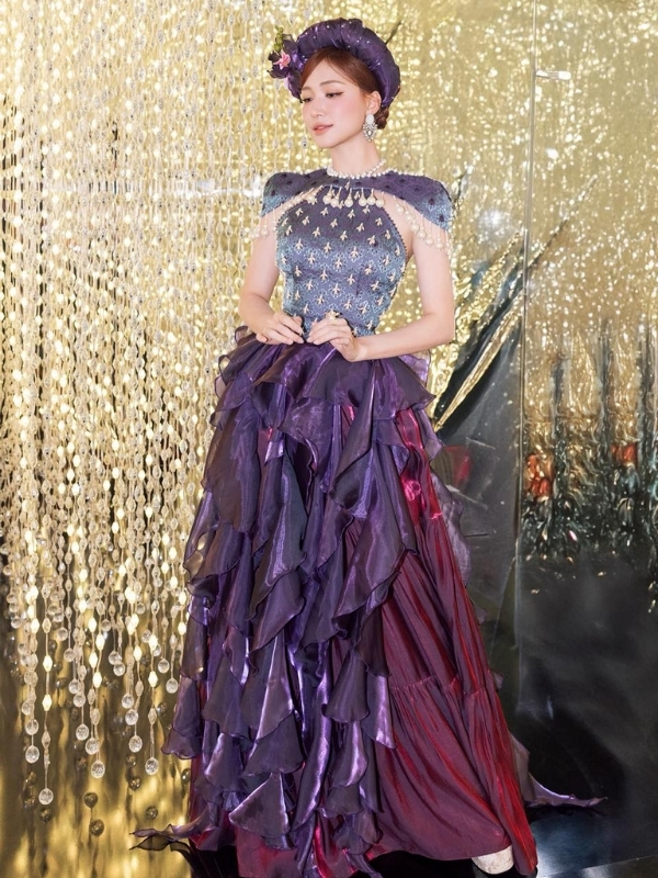 Hòa Minzy duyên dáng trong thiết kế dạ hội cầu kỳ