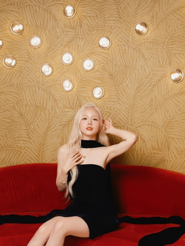 Tư thế gợi cảm, cuốn hút mọi ánh nhìn