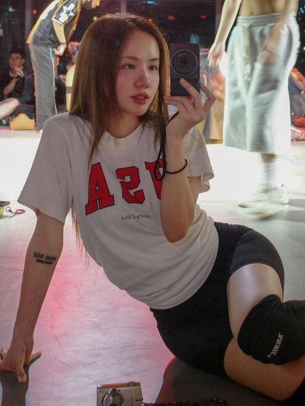 Hình ảnh đời thường nhưng vẫn vô cùng gợi cảm