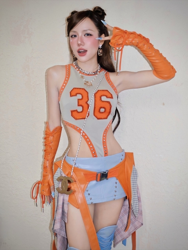 Vẻ đẹp quyến rũ, đầy sức hút trong ánh đèn