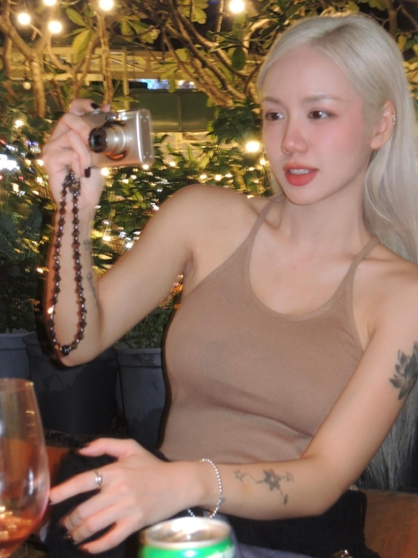 Cử chỉ đáng yêu làm khung hình thêm sống động