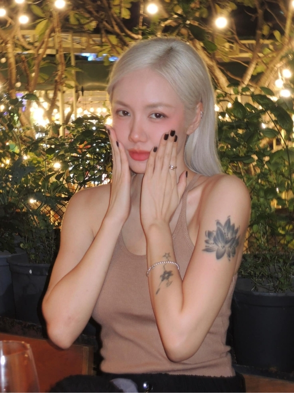 Nụ cười rạng rỡ khiến ai cũng ngẩn ngơ