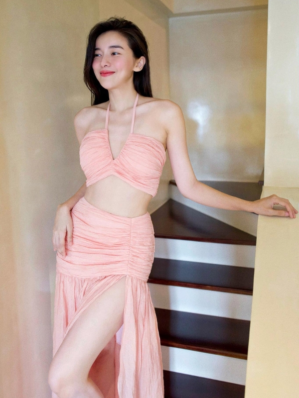 Nụ cười tươi sáng cùng vẻ đẹp tự nhiên