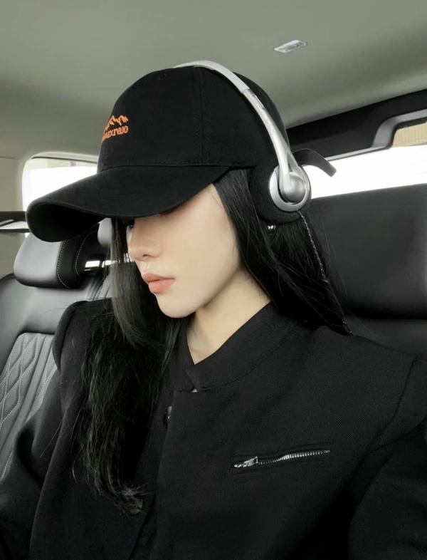 chụp ảnh g&aacute;i trong &ocirc; t&ocirc;