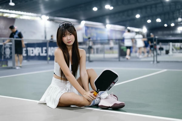 cô gái pickleball