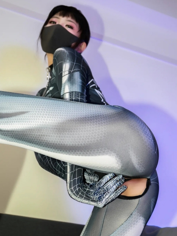 cosplay black suit spider girl 18+
