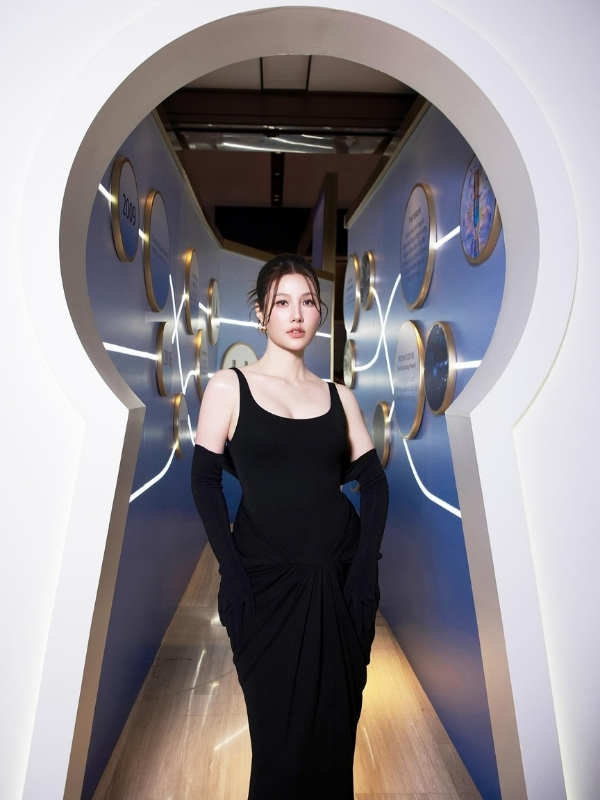 Thần thái kiêu sa, nổi bật tại sự kiện.