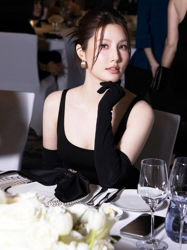 Sang trọng, quý phái trong không gian tiệc.