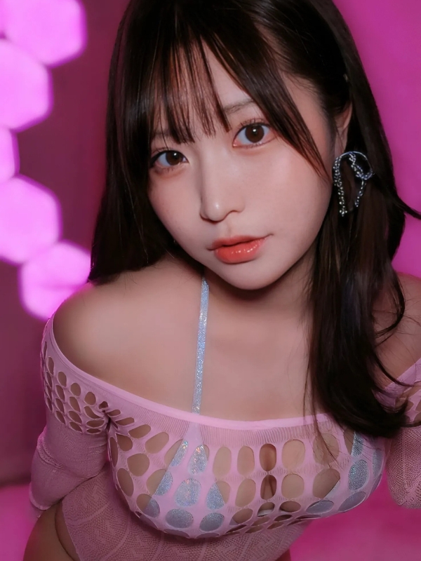 Diễn viên JAV trẻ trong phòng đáng yêu