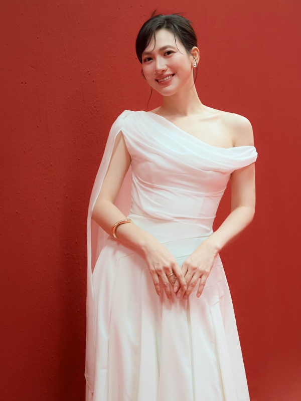 Diễn viên Phương Anh Đào duyên dáng