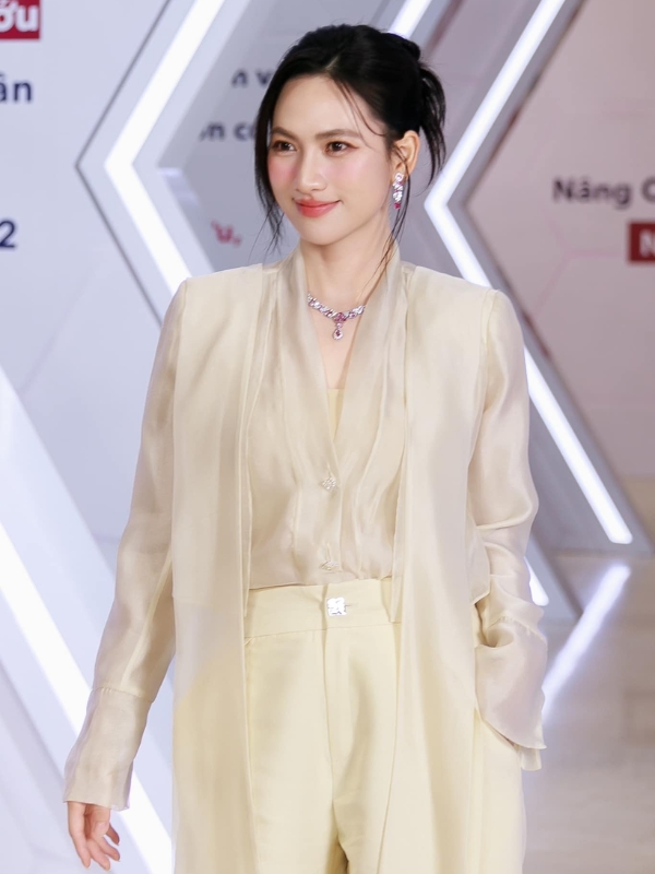 Tỏa sáng với phong cách thanh lịch