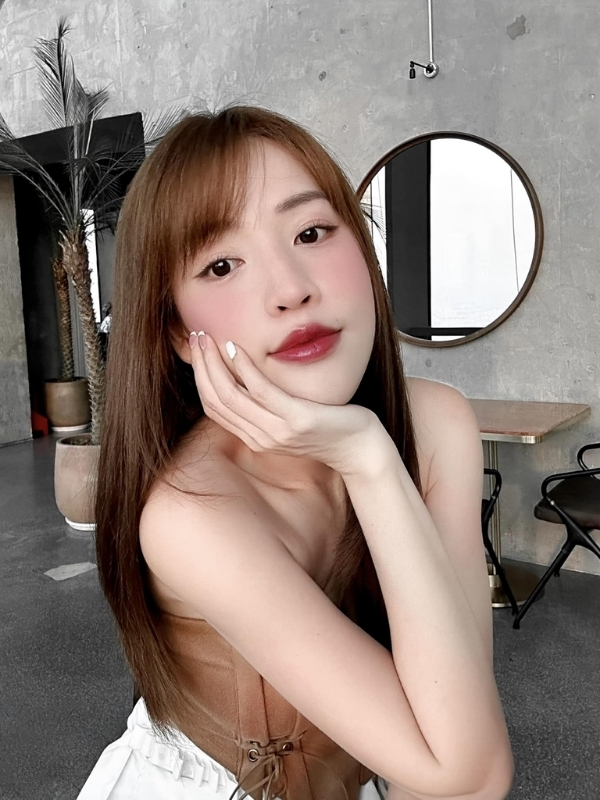 Puka trong tông makeup nhẹ