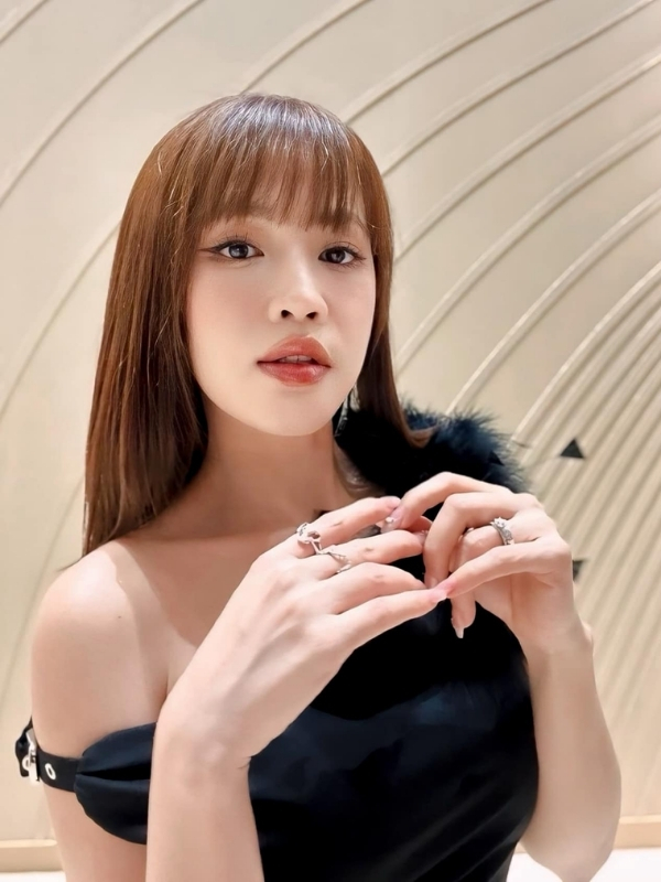 Diễn viên Puka sexy nền nã