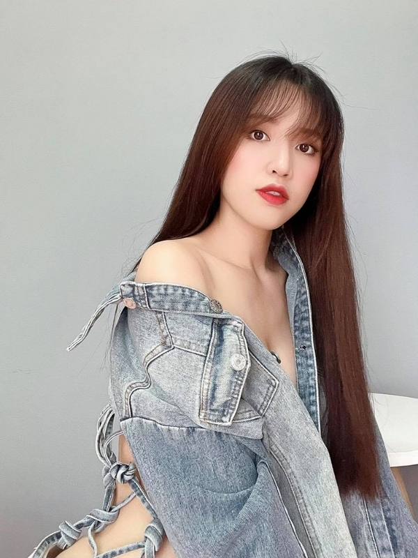 Diễn viên Puka khoe vai trần