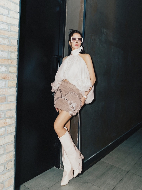 Vẻ đẹp hiện đại, phong cách đầy tự tin.