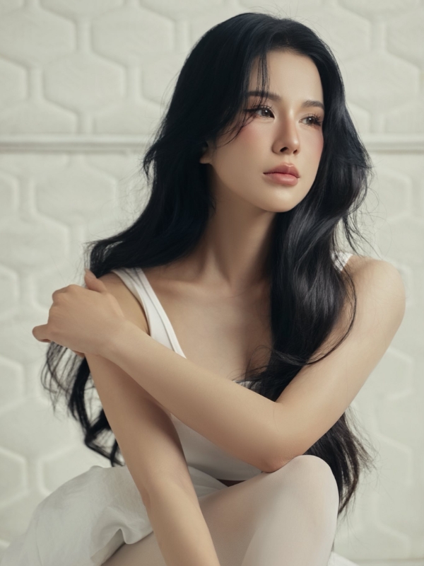 Vẻ đẹp dịu dàng trong bộ váy trắng tinh khôi.