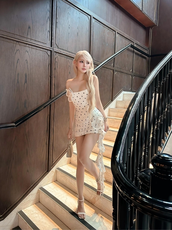 Tạo dáng quyến rũ bậc thang