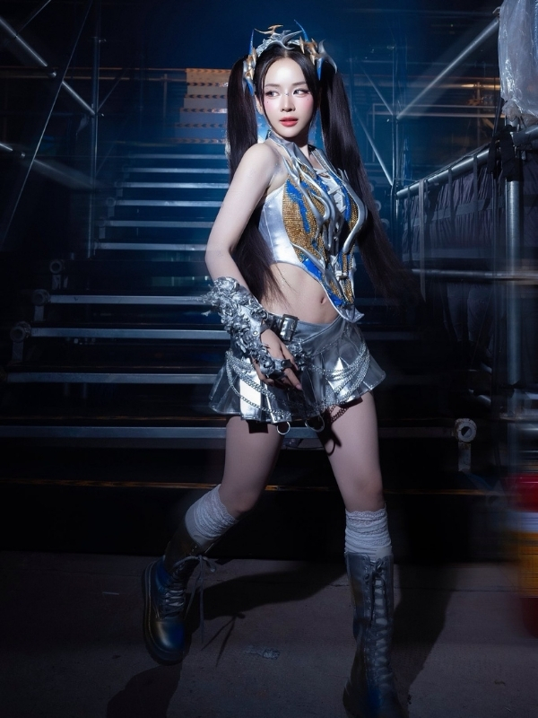 DJ Mie sexy tỏa sáng trên sân khấu