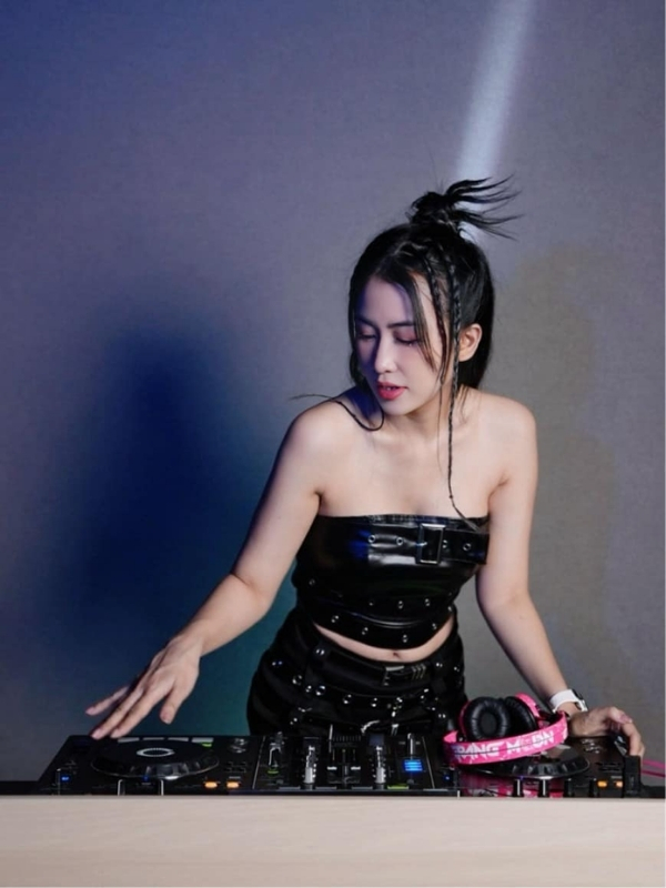 Phong cách cá tính, mạnh mẽ của nữ DJ nổi tiếng.