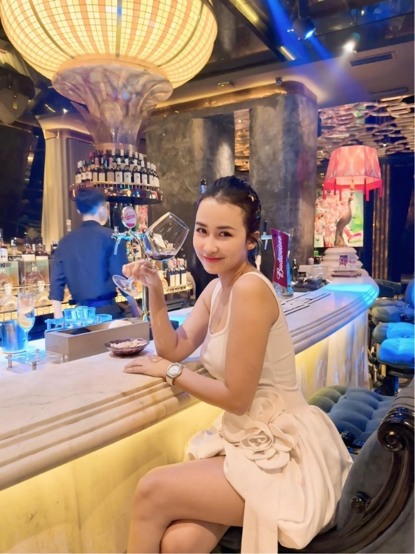 Vẻ đẹp nữ tính, ngọt ngào của nữ DJ nổi tiếng.