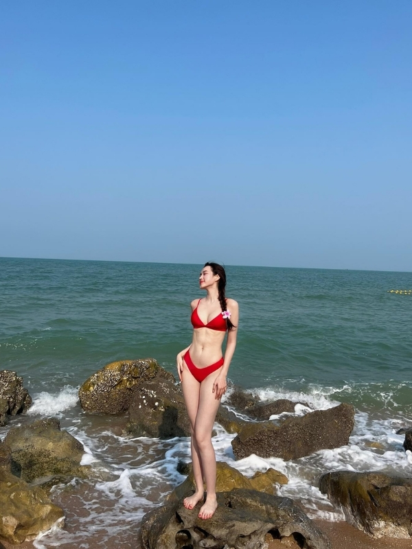 Đỗ Thị Hà diện bikini nóng bỏng tự tin tỏa sáng