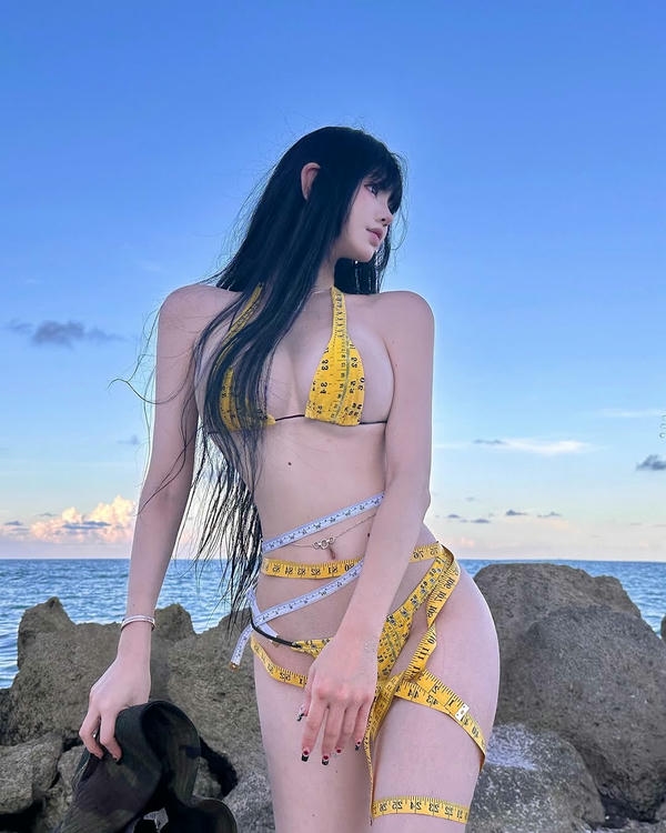 gái douyin mặc bikini mỏng