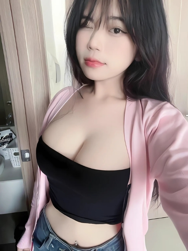 Gái vú bự mặc cardigan hồng đầy nữ tính