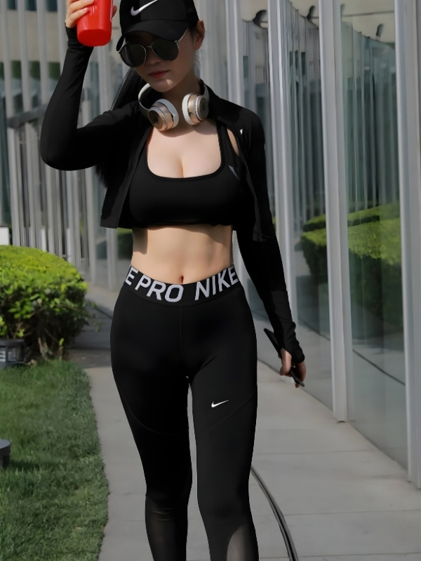 gái xinh Trung Quốc lộ hàng đường phố