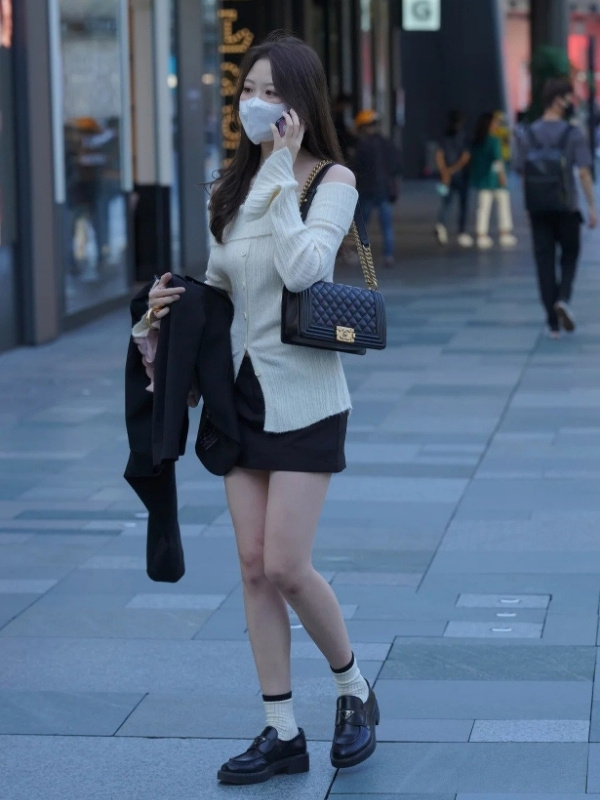 gái xinh Trung Quốc váy ngắn đường phố