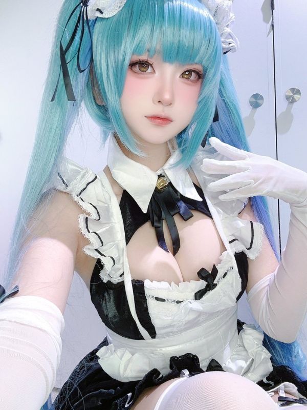Gái xinh cosplay hầu gái sexy