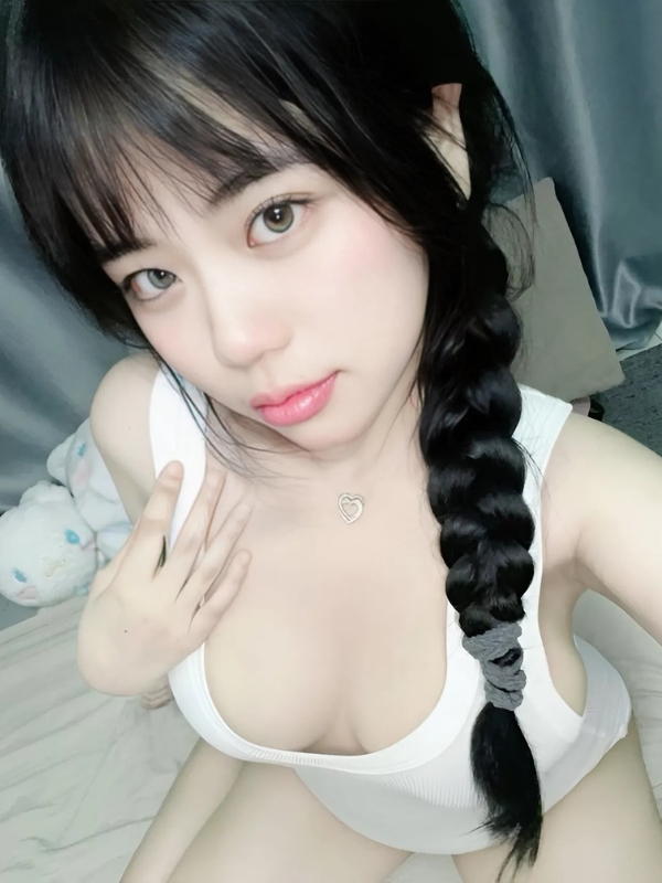 ảnh gái xinh tóc ngang vai 2k7 che mặt ngầu