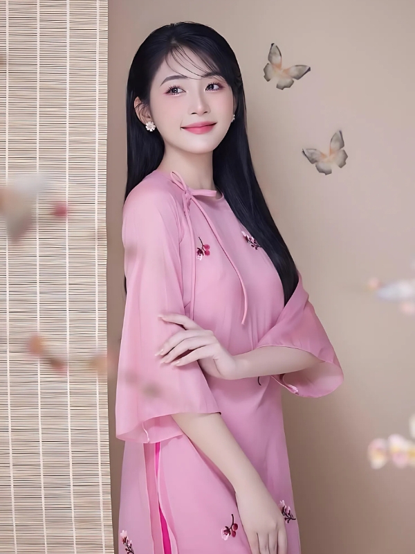 Gái xinh mặc áo dài hồng tạo dáng