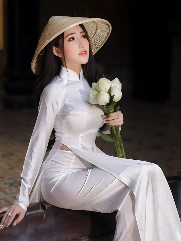 Gái xinh mặc áo dài trắng đội nón lá