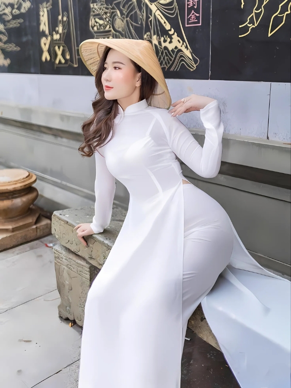 Gái xinh mặc áo dài trắng tạo dáng sang